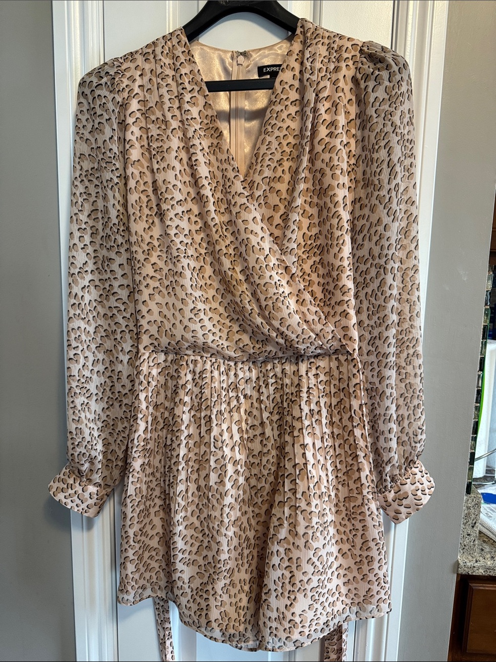 Express Beige 🤍💛Taupe Animal-Print Long Sleeve Wrap DressSize M